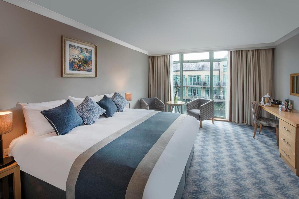 De Vere Cotswold Water Park - Housity