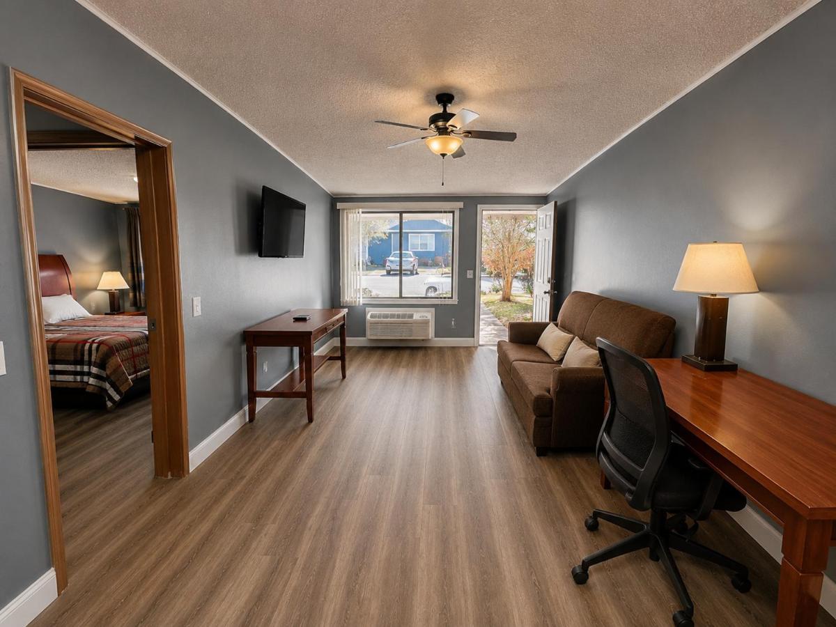 Sunwestern Suites - Housity