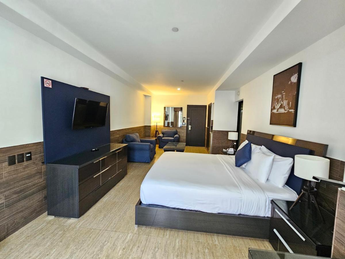Beverly Hills: Hotel and Business - Housity