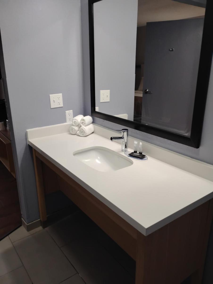 Battle Creek Hotel - Housity