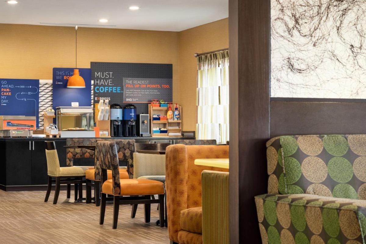 Holiday Inn Express Hotel & Suites Edmond by IHG - Housity