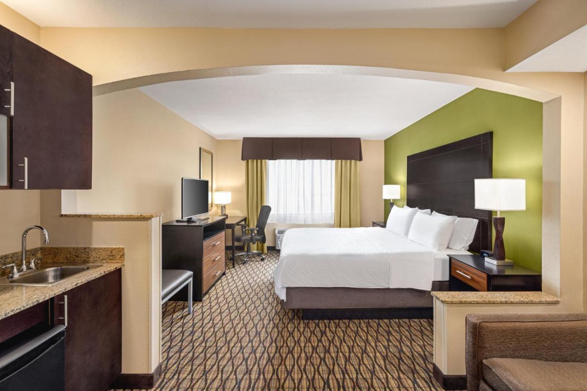 Holiday Inn Express Hotel & Suites Edmond by IHG - Housity