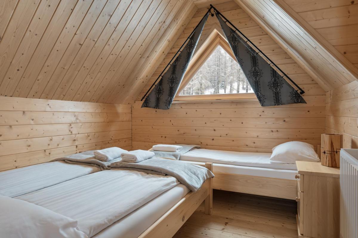 Osada Pod Modrzewiami - Housity