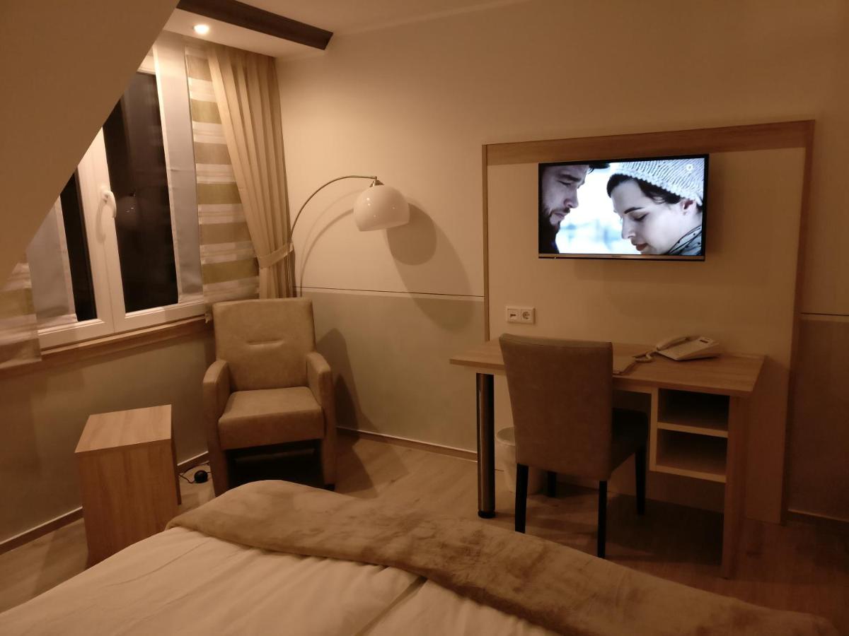 Landhotel Zum Hasen Hein - Housity