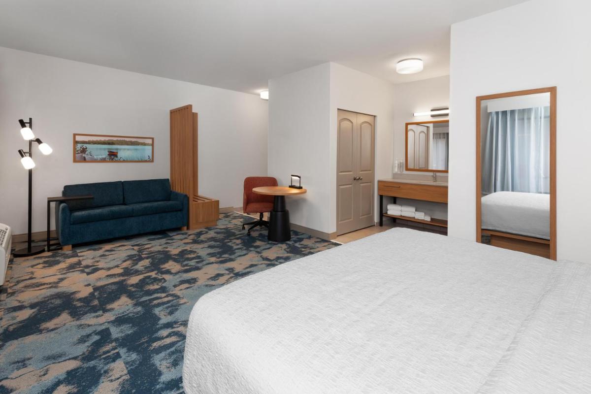 Hampton Inn and Suites Alexandria - Housity