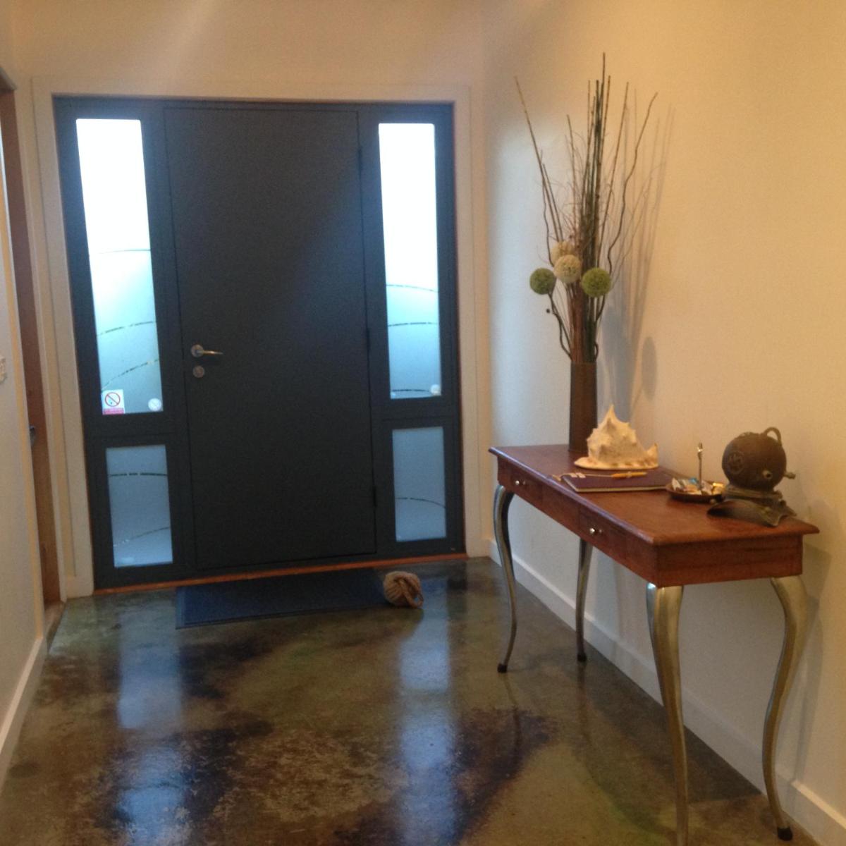 Bay Breeze Beach Holiday Home - Housity