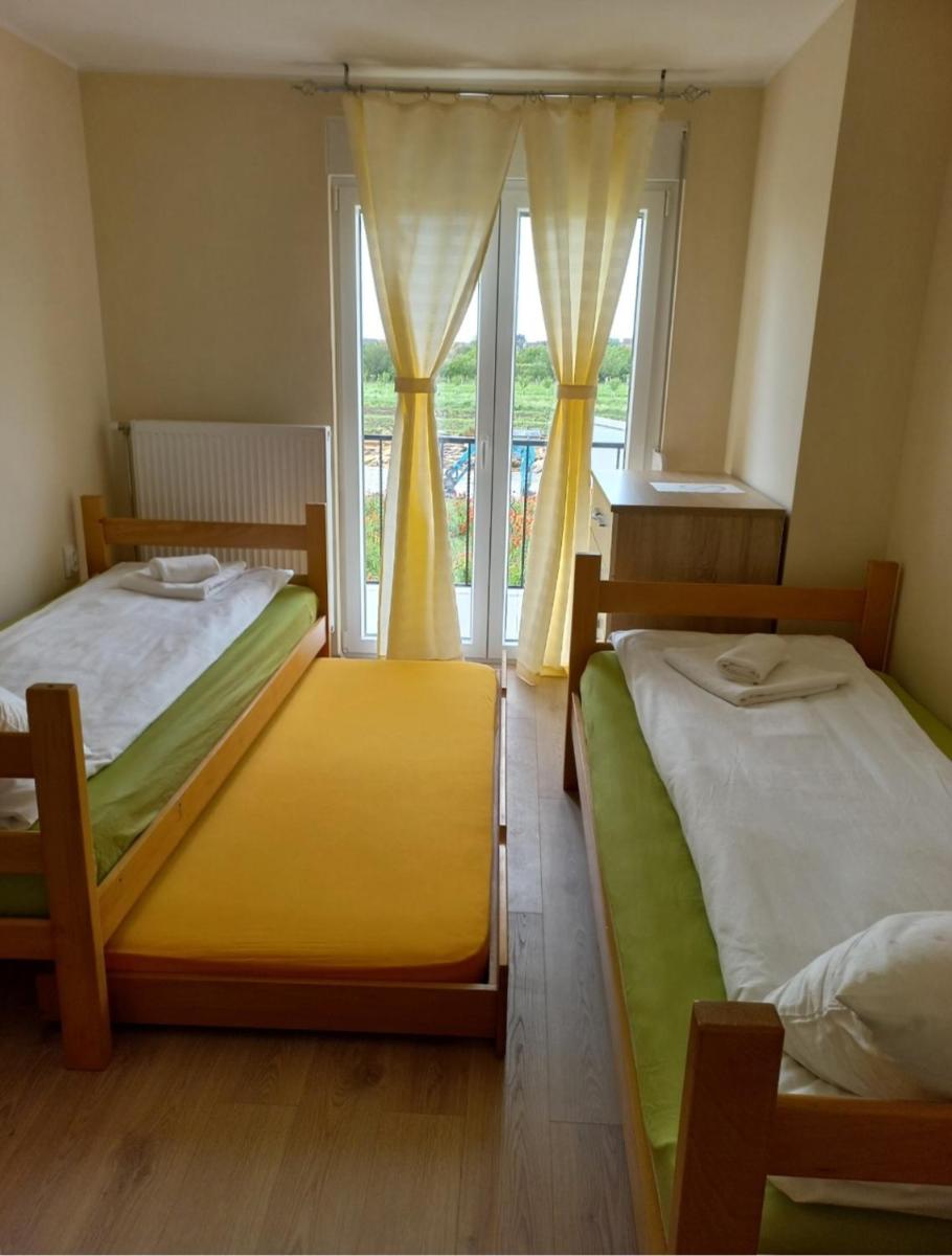 Stan na dan Banovci - Housity