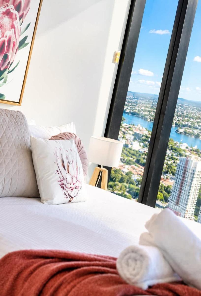 Lvl 59 Skytower Amazing Views CBD Wifi Carpark by Stylish Stays - Housity