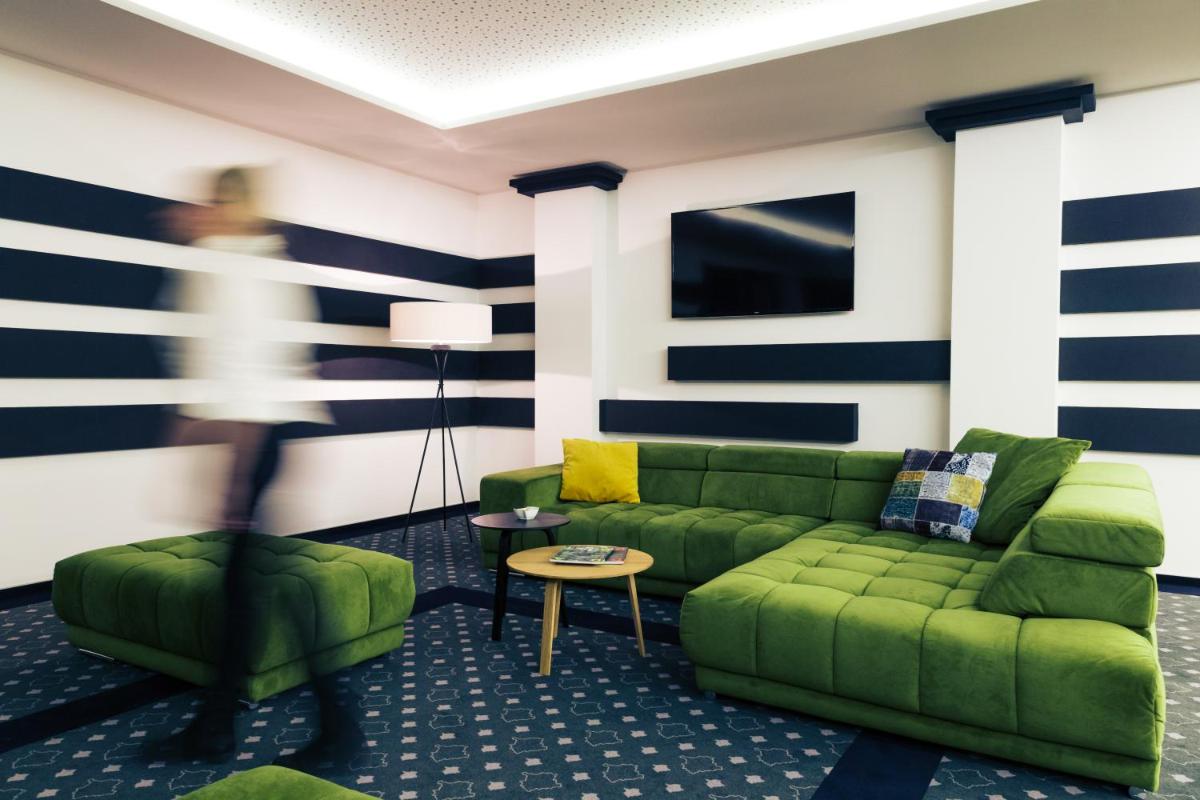 SKY Hotel Cloppenburg - Housity
