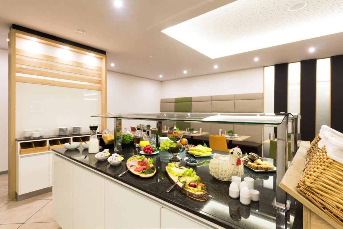 SKY Hotel Cloppenburg - Housity