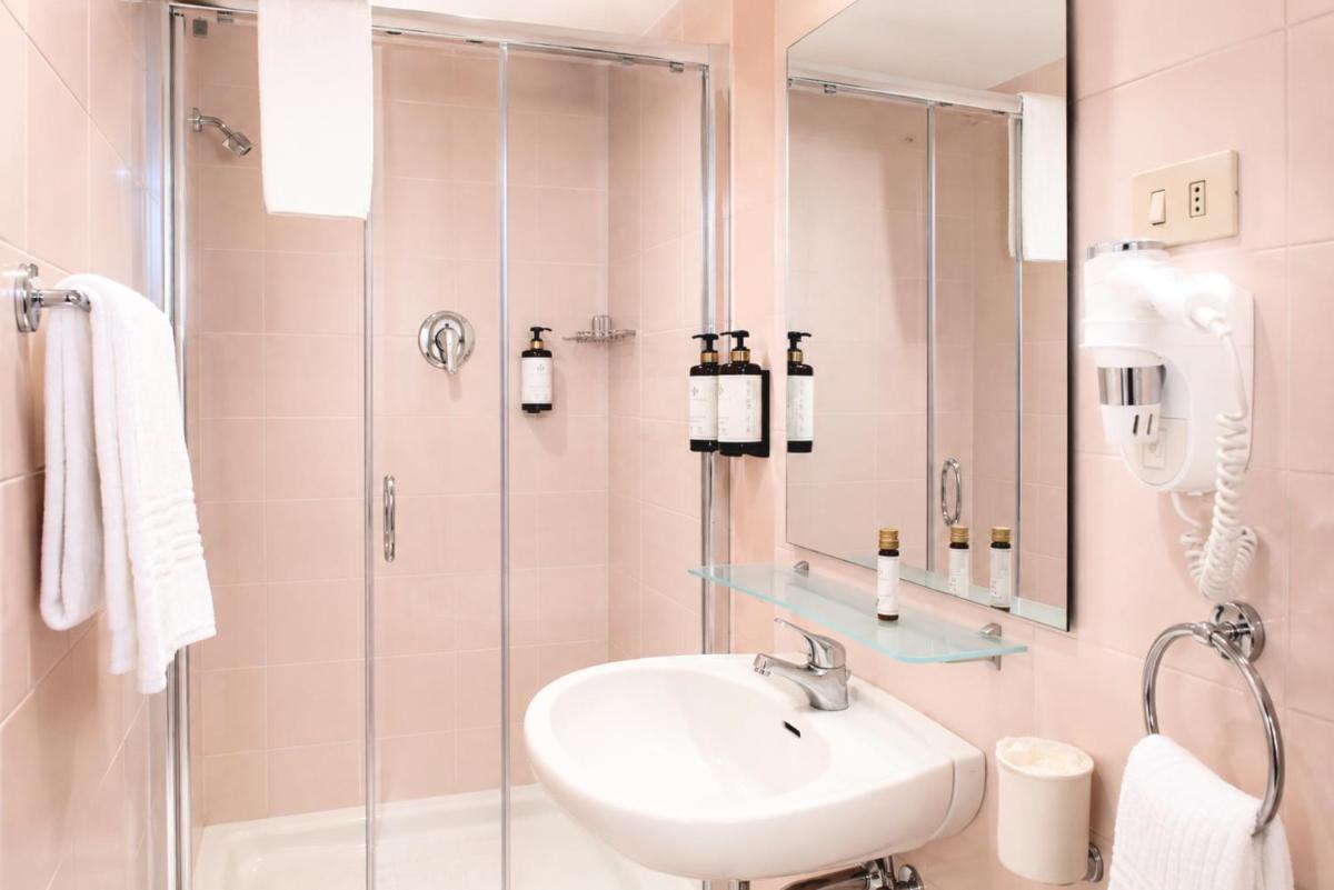 Phi Hotel Ambra - Housity