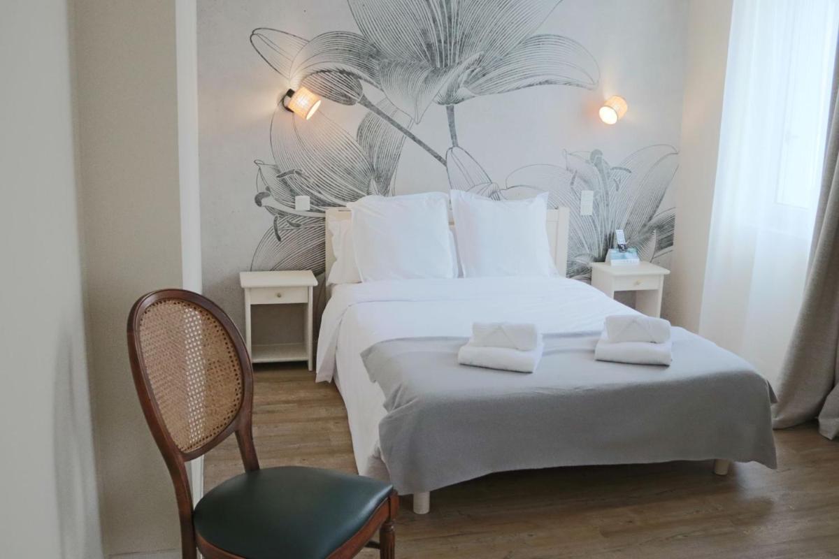 Les Ambassadeurs hôtel 3 Etoiles nouvelles chambres 2026 logis hôtel - Housity