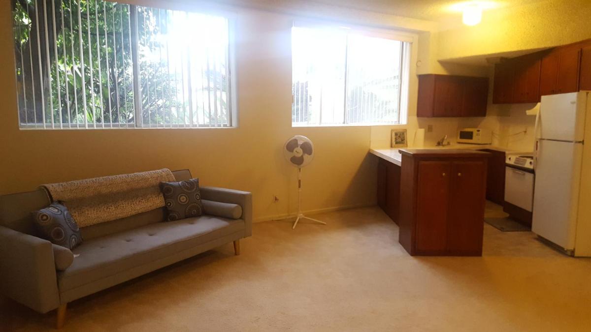 Great Getaway Steps to Bev Hills - Housity