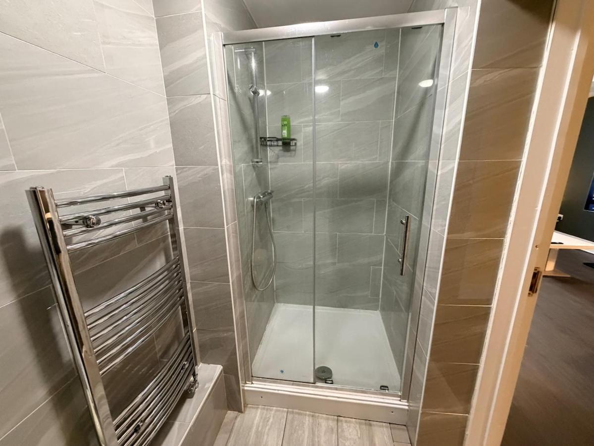 Canterbury High St 1 Bedroom Apartment Sleeps 5 - Housity