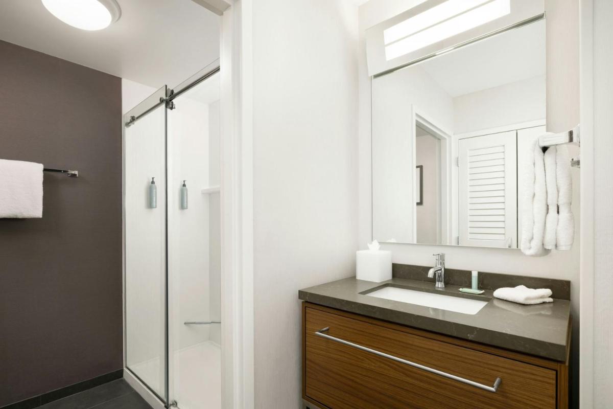 Courtyard by Marriott Concord - Housity