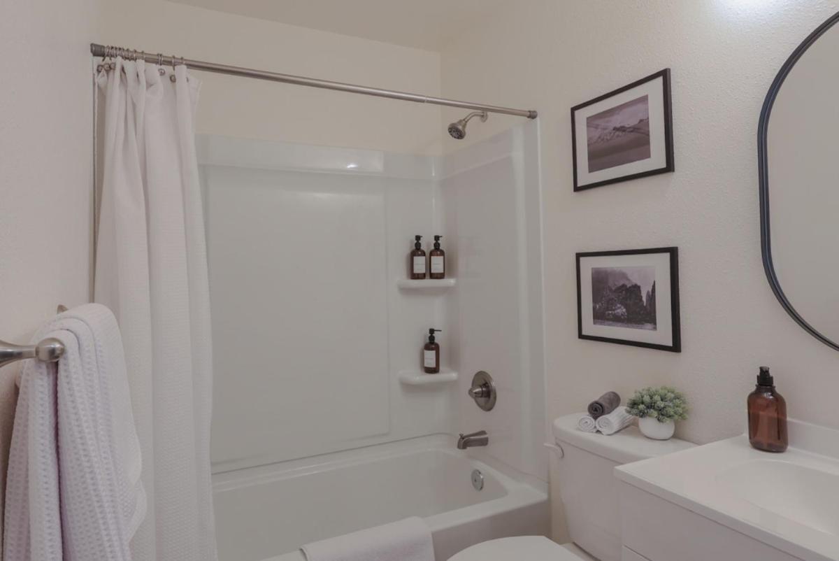 The Moosetide Hotel - Housity