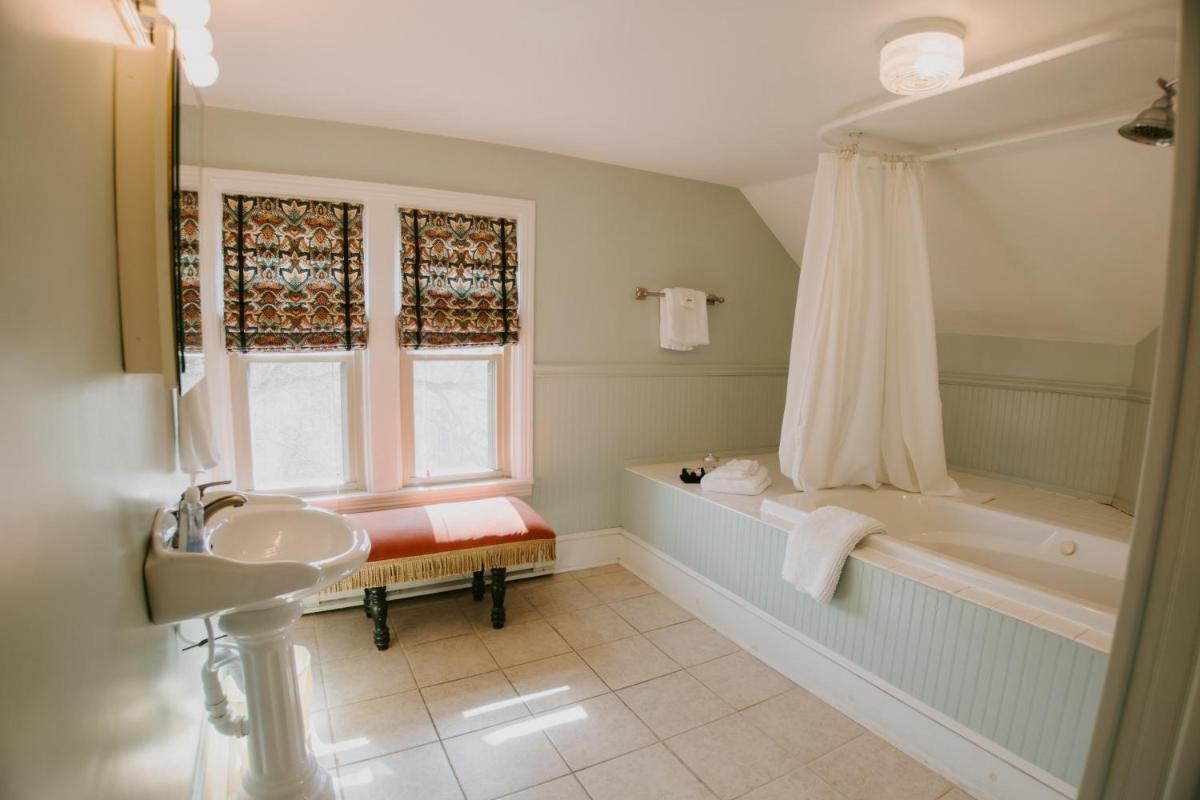 The Inn at Ragged Edge - Housity