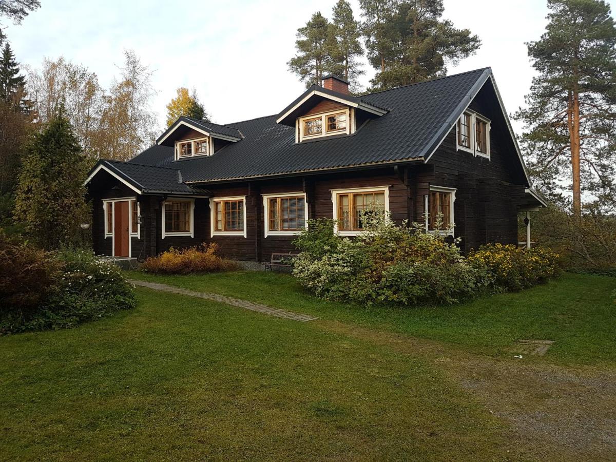 Kultakukkura Hirsikartano - Housity