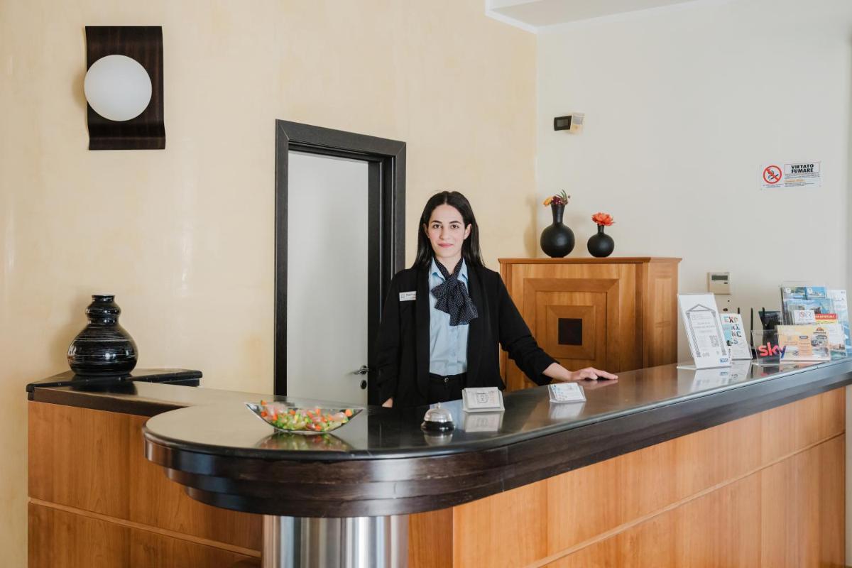 Cerri Hotel - Housity