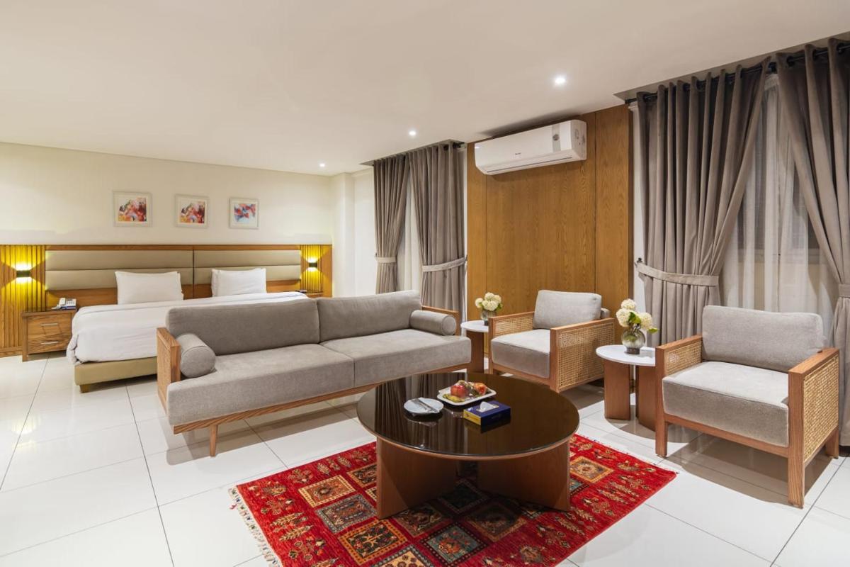 Hotel Excelsior Karachi - Housity