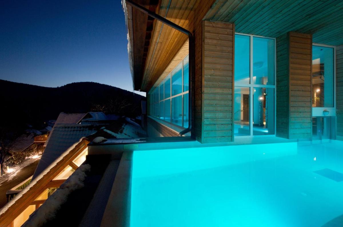 Piscine de l'établissement LA CHENEAUDIÈRE - Hôtel Spa - Relais & Châteaux - Restaurant étoilé ou située à proximité