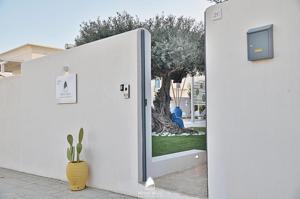 White Wall luxury rooms Scala dei turchi - Housity