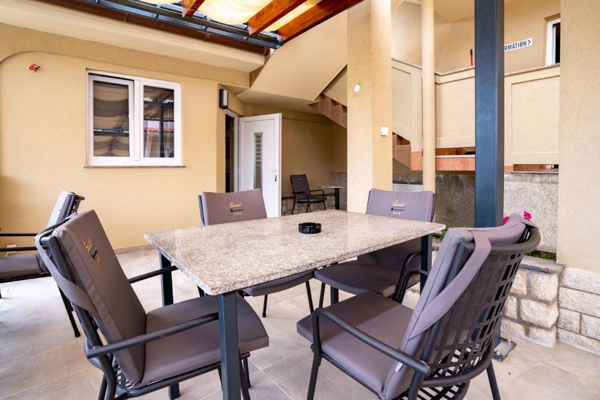 Lopar Family Residence 518 - Housity