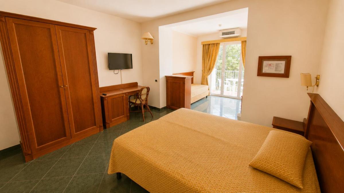 Hotel Residence Villa Marzia - Housity