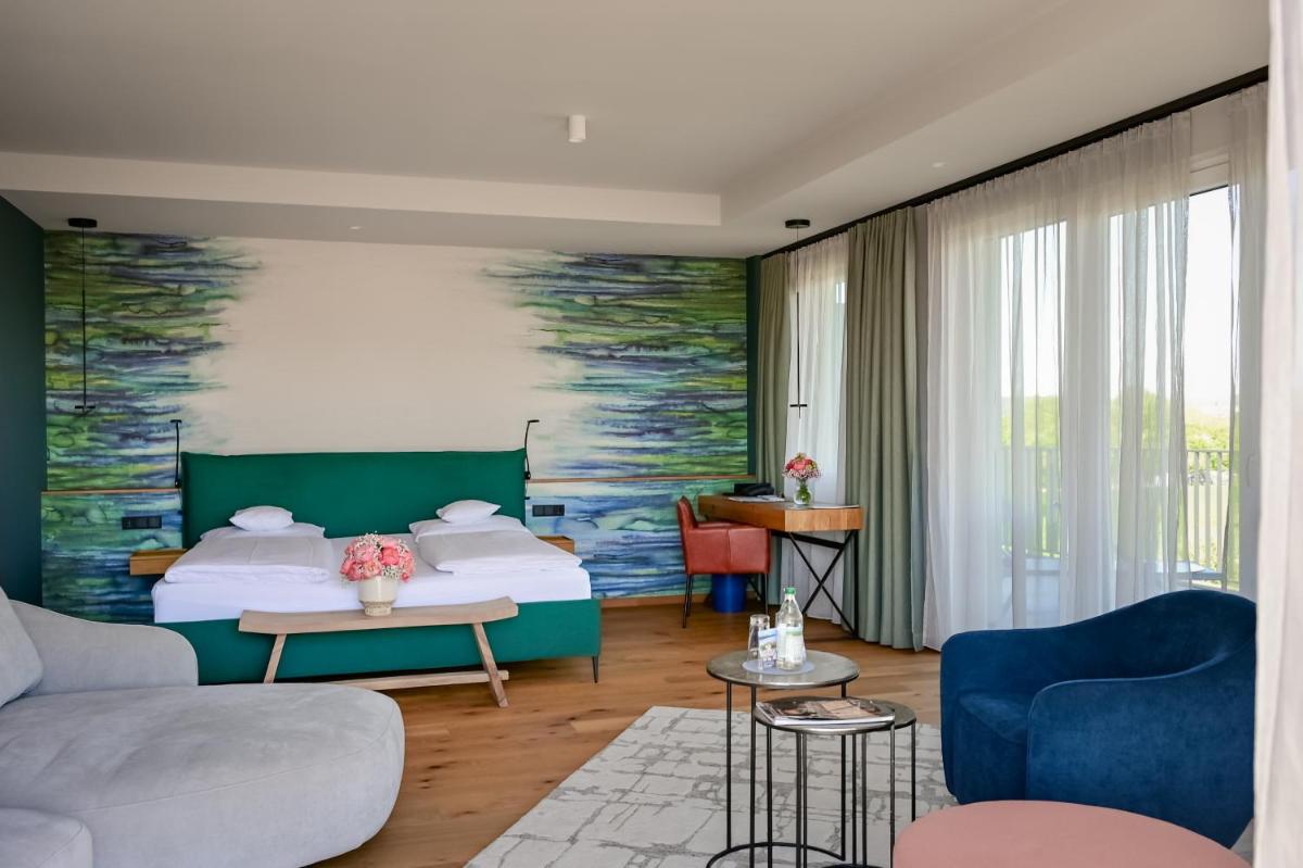 Seehotel Niedernberg - Das Dorf am See - Housity