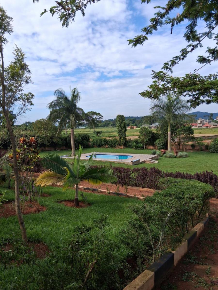 Kaz Breeze Gardens - Housity