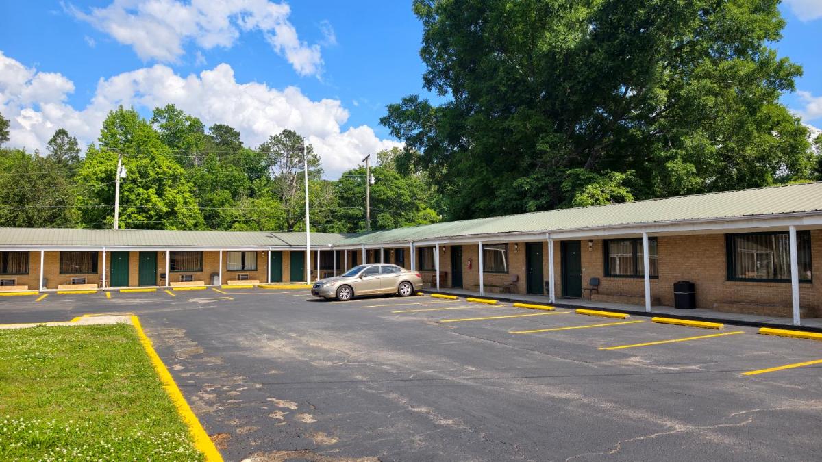 Liberty Inn Scottsboro Near Lake Guntersville - Housity