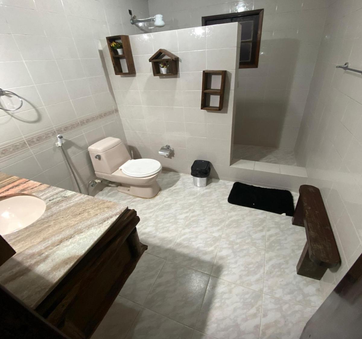 Casa com Piscina e Churrasqueira Perto da CBF, Feirarte, Parque Nacional - Housity