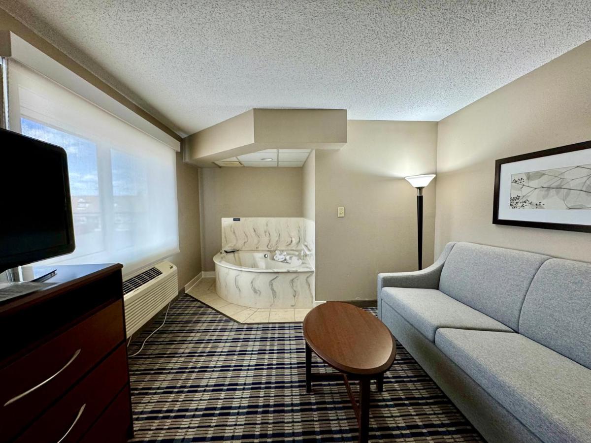 AmericInn by Wyndham Rice Lake - Housity