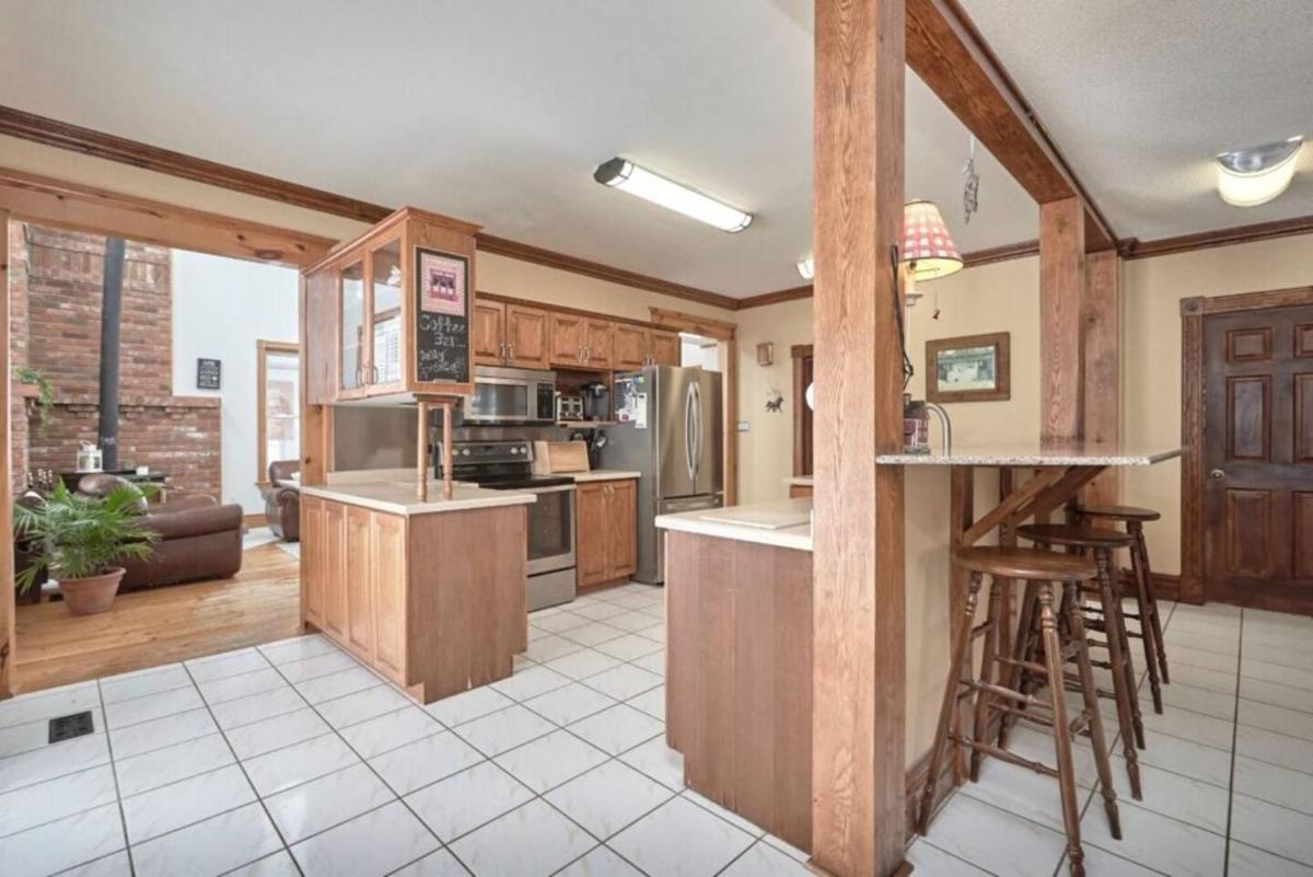 Farmhouse Guest Suite, Pool, hot tub, horses - Housity