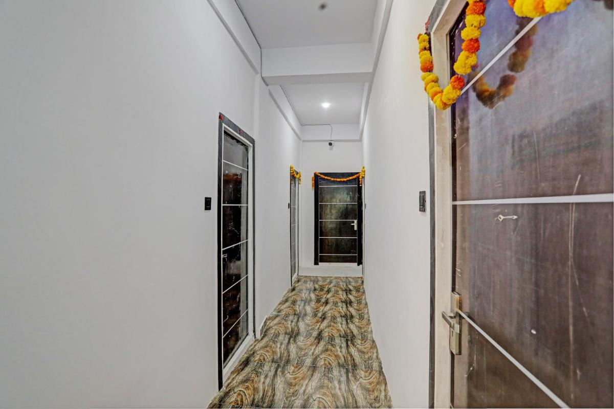 OYO Hotel Adhiraj - Housity