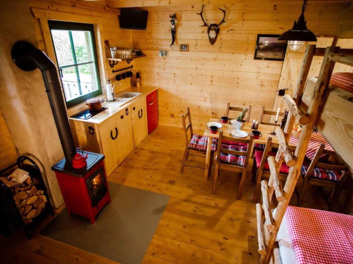 Holiday Home Horse Lake Ranch by Interhome - Housity