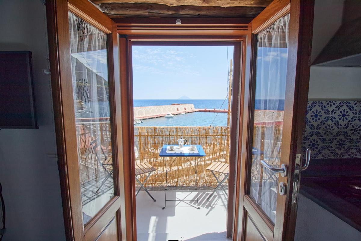 Il Balcone sul porto di Malfa - Housity