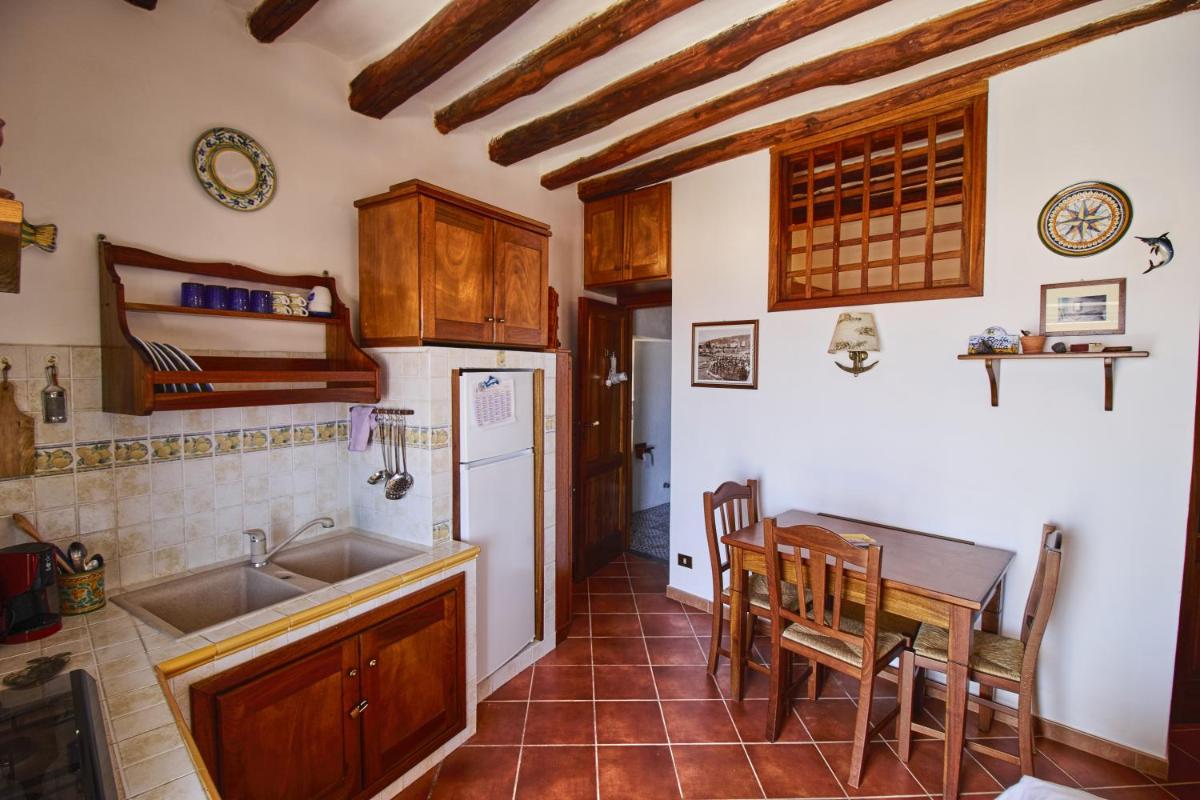 Il Balcone sul porto di Malfa - Housity