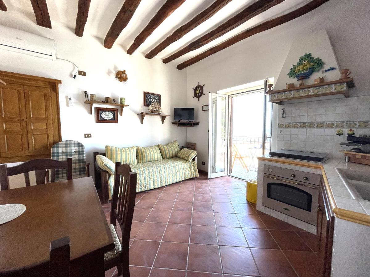 Il Balcone sul porto di Malfa - Housity