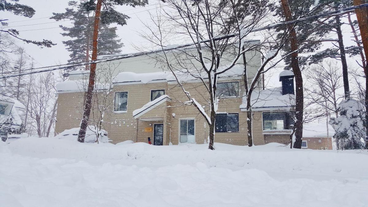 Uchimaru Hakuba - Housity