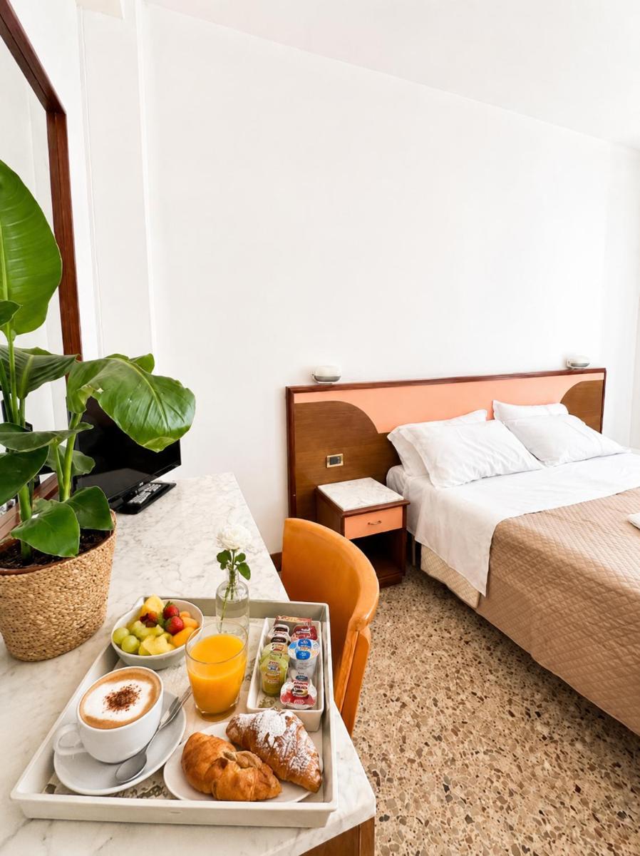 Hotel Artide - Beach Front - Housity