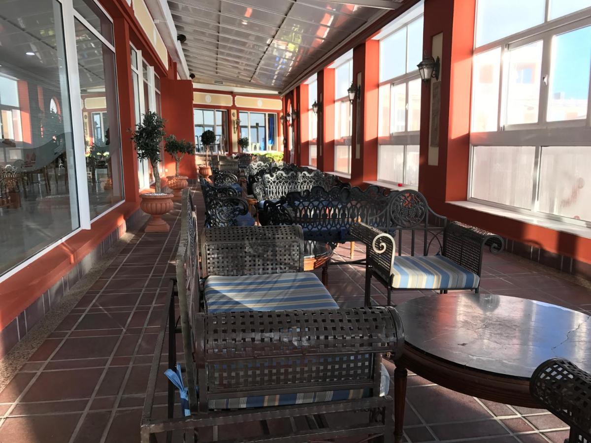 Un restaurante o sitio para comer en Hotel & Spa Entremares