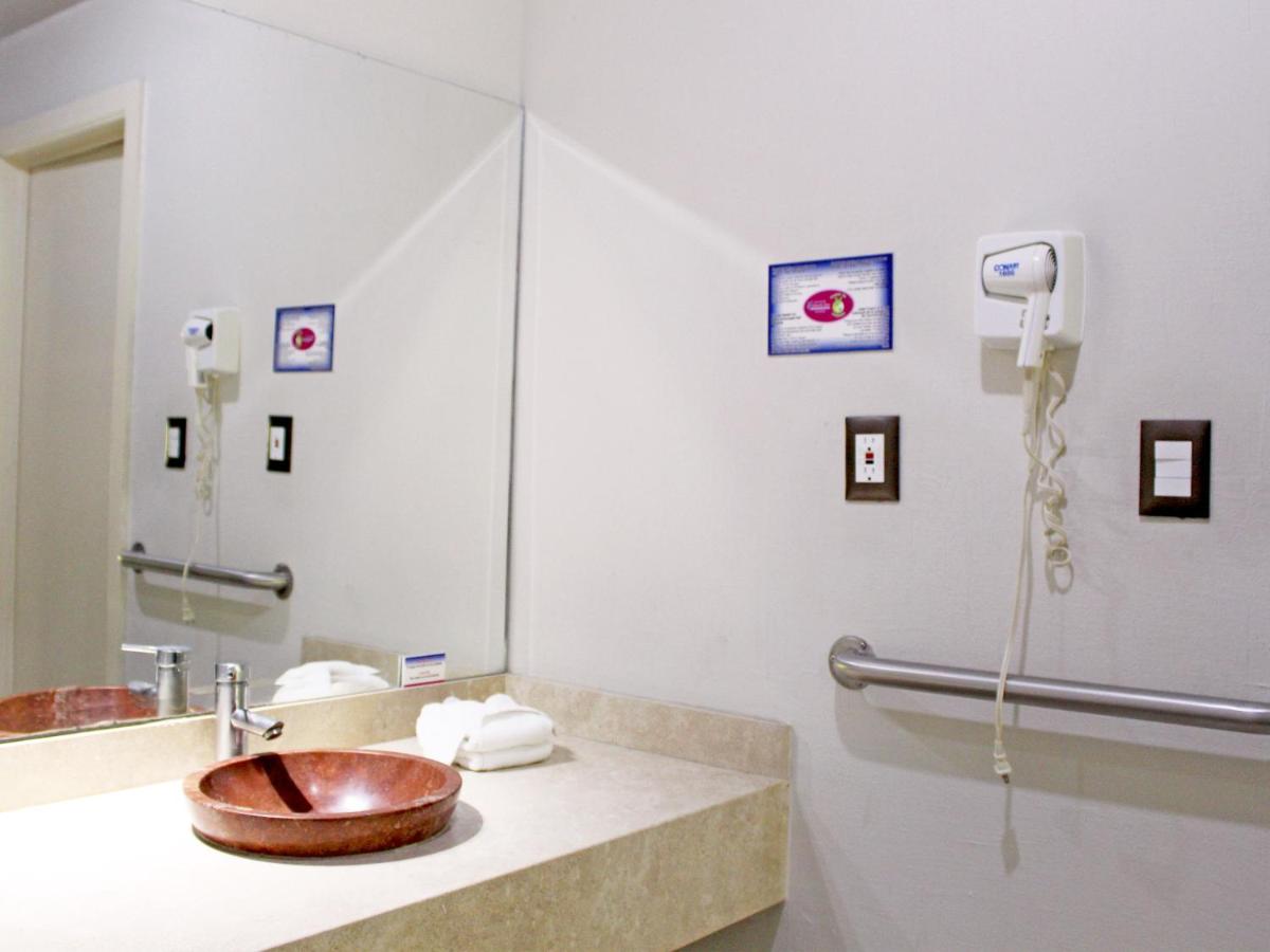 Hotel Splash Inn - Housity