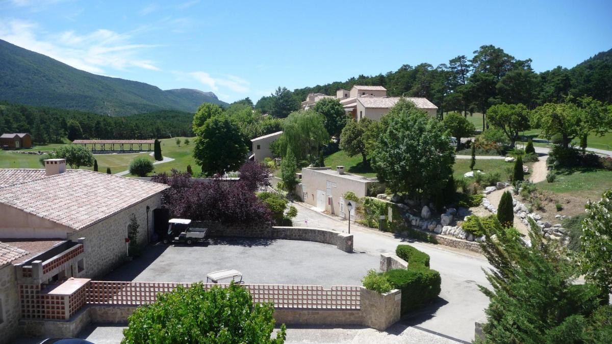 Vue générale sur la montagne ou vue sur la montagne depuis l'hôtel