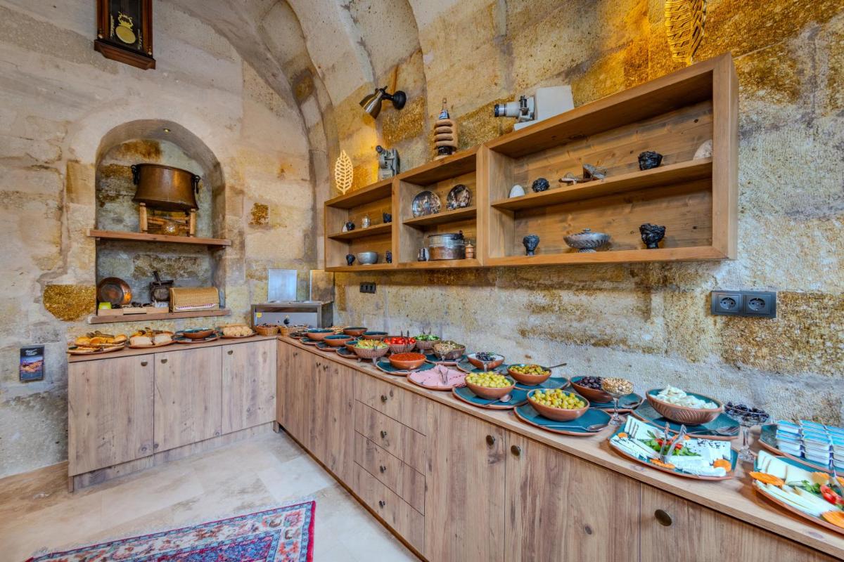 Cappa Via Cave Hotel - Housity