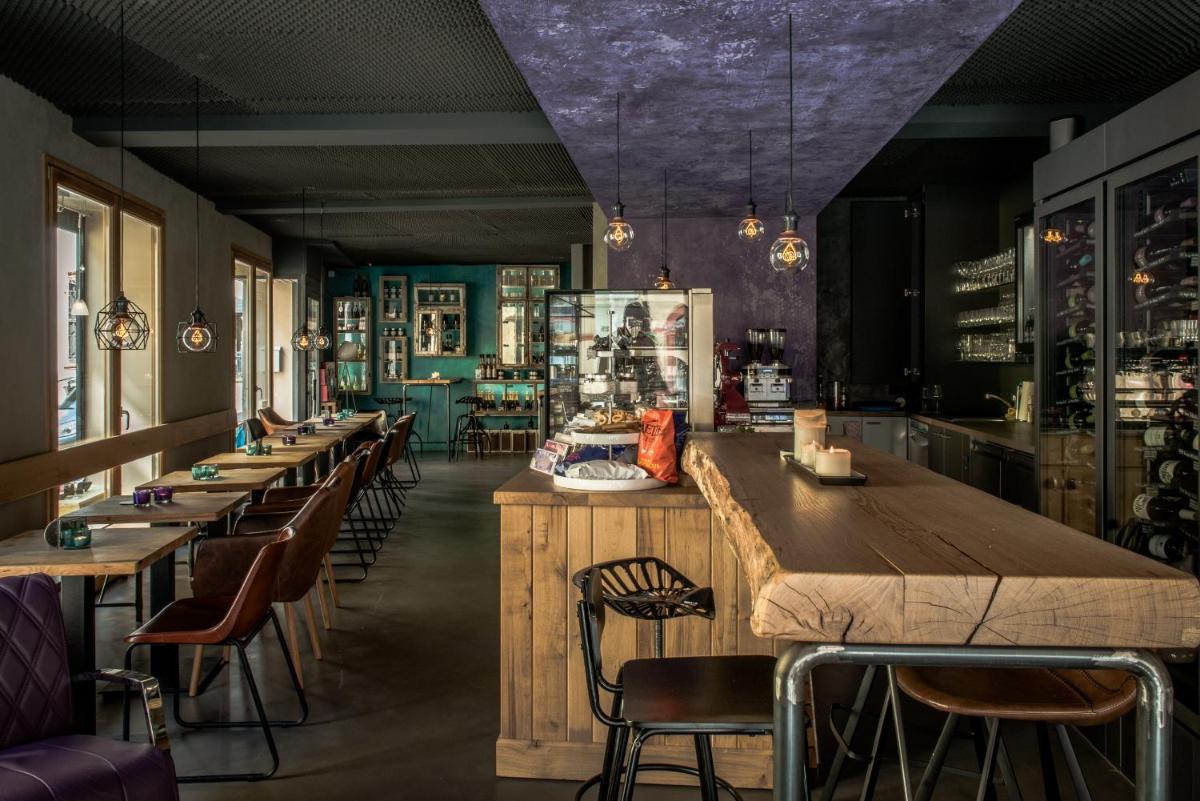 Hotel - Weinbar FAHR AWAY - Housity