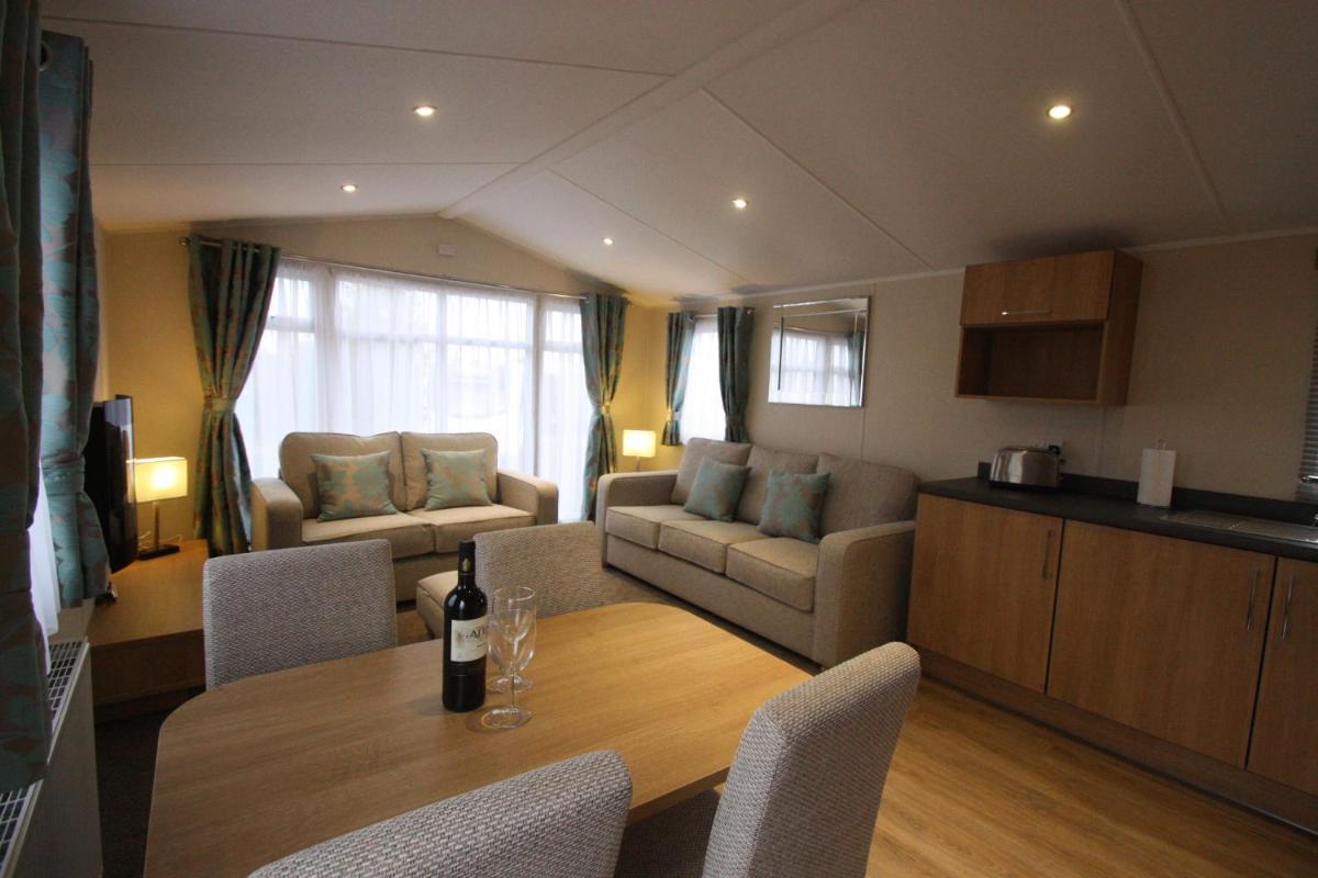 The Trotting Mare Caravan Park - Adults Only - Housity