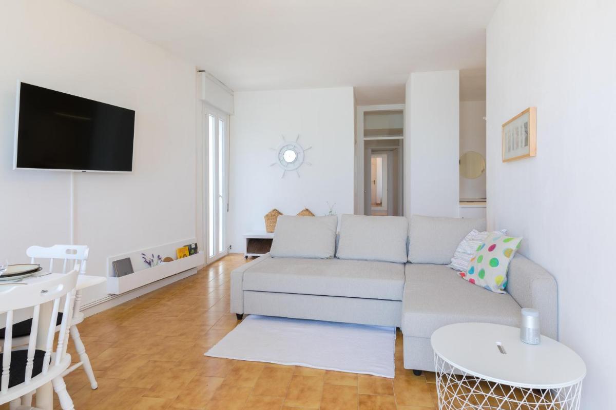 Appartamento in posizione centrale con vista mare e parcheggio - Housity