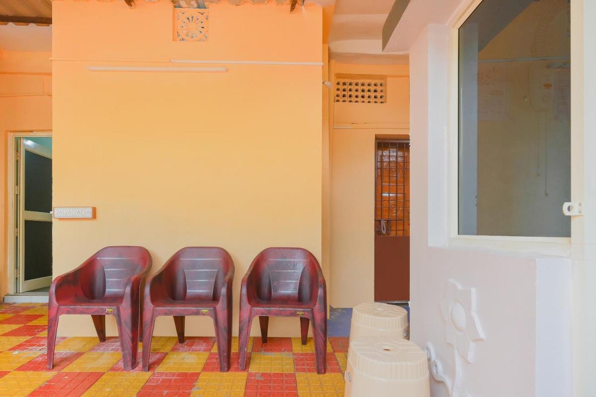 OYO Flagship 81152 Hotel Raz Stays - Housity