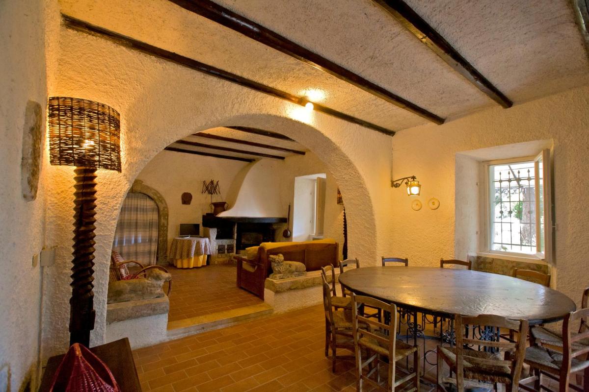 Agriturismo "Borgo Madonna degli Angeli" - charming cottages in the gardens ! - Housity